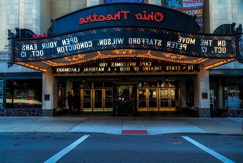 Ikona kina z ekranem i projektorem